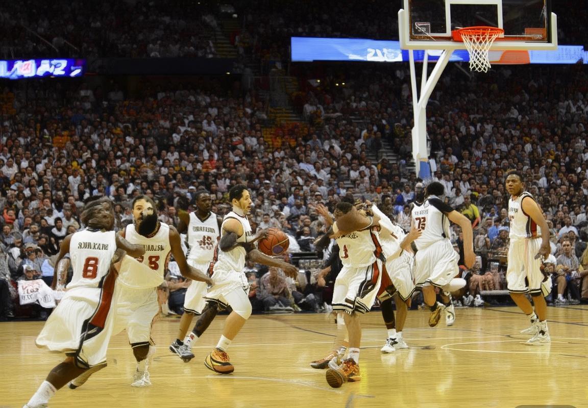 2019 NBA火箭雄鹿巅峰对决：精彩瞬间与战术解析(图2)