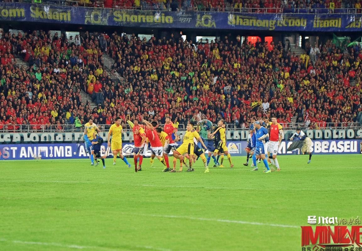 2017赛季上港与亚泰巅峰对决：经典之战回顾与点评(图1)